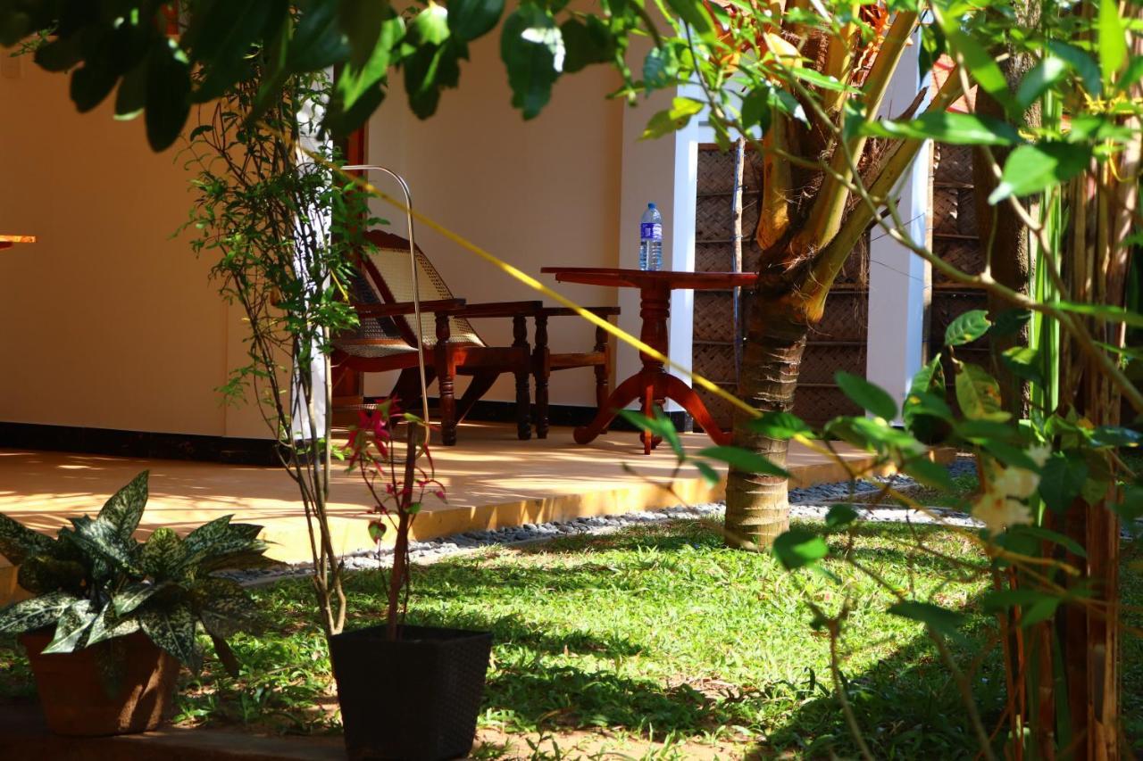 Relax Beach House Tangalle Exteriör bild