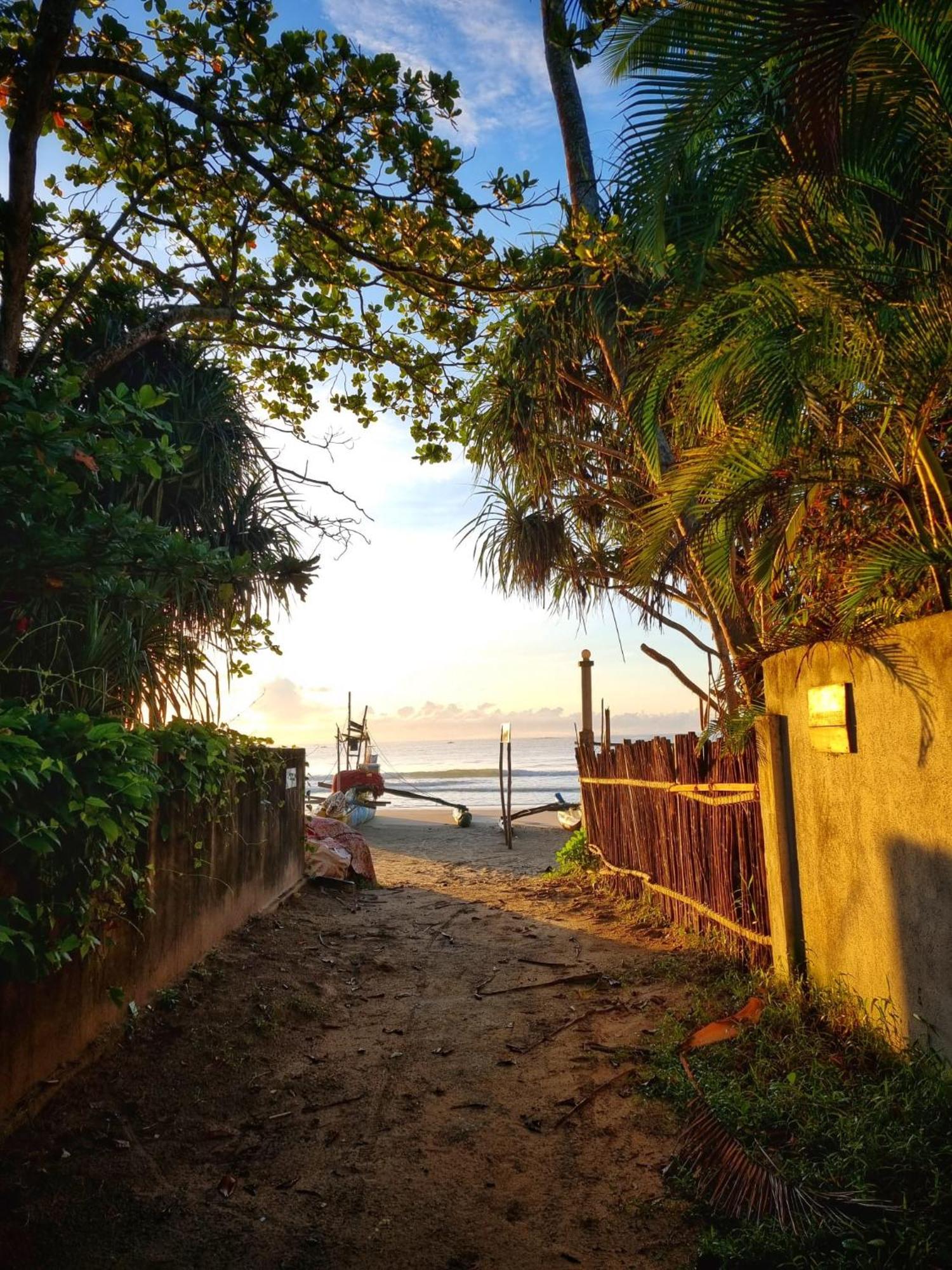 Relax Beach House Tangalle Exteriör bild