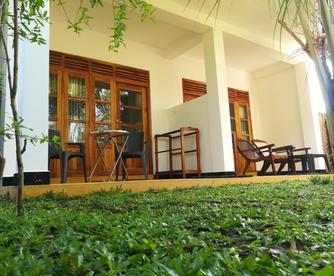 Relax Beach House Tangalle Exteriör bild